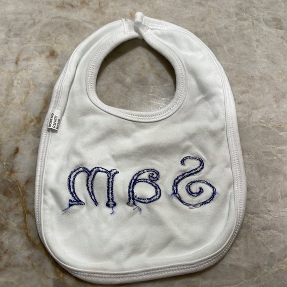 Baby bib with “Sam” monogram - Picture 2 of 3